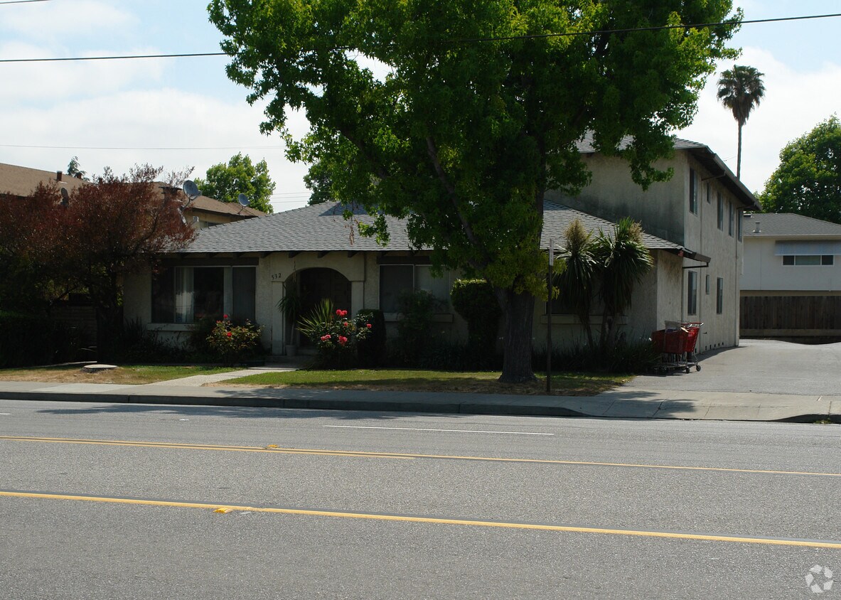 Building Photo - 532 Fairoaks Ave