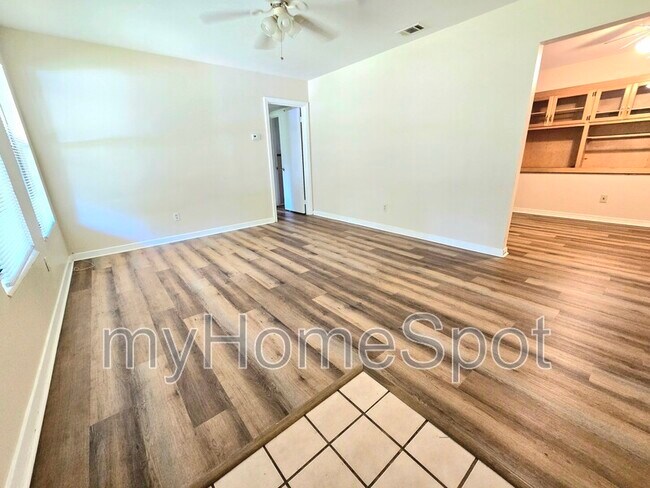 Foto del edificio - 909 Springbrook Ave