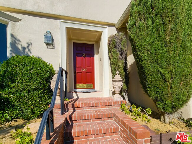 Foto del edificio - 8967 St Ives Dr