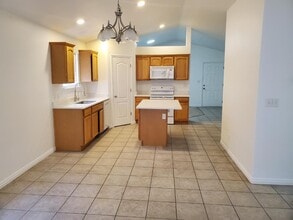 Building Photo - 723 N Aberdeen Way