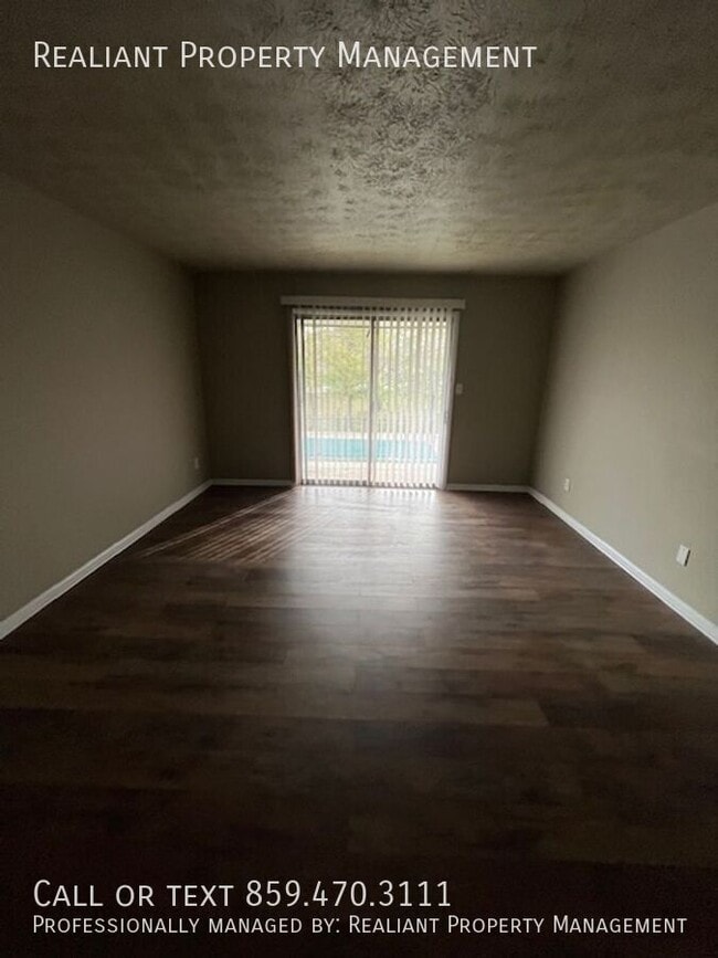 Building Photo - 1281 Village Dr