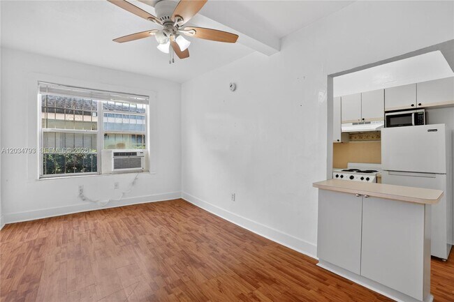 Foto del edificio - 3409 S Le Jeune Rd