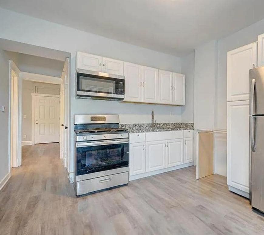 Foto principal - 3 bedroom in Chicago IL 60618