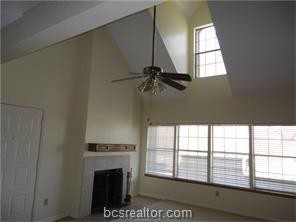 Building Photo - 3122 Camelot Dr