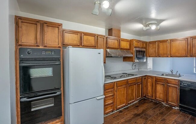 Building Photo - 620 Primrose Terrace