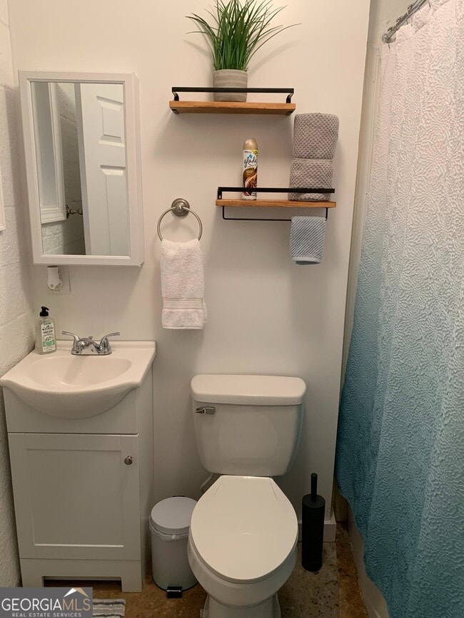 Building Photo - 170 Griffeth St