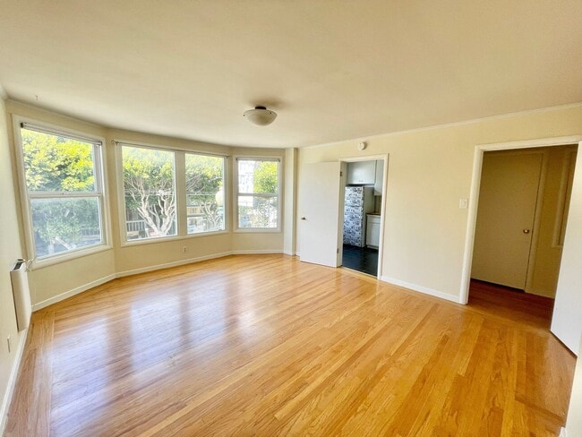 Building Photo - Prime Cow Hollow Charming 1 Bedroom! PROGR...