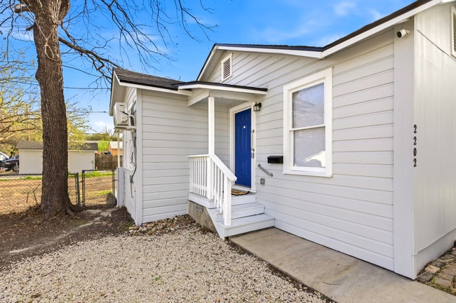 Building Photo - 2202 W Hermosa Dr