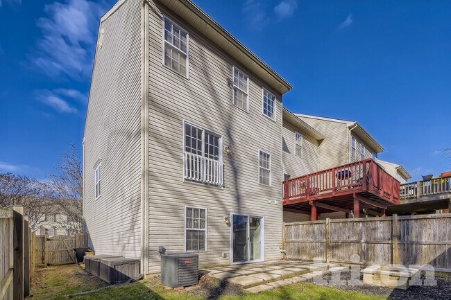 Foto del edificio - 4112 Brown Bark Cir