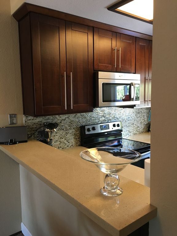 Kitchen & Breakfast Bar - 1400 Bowe Ave