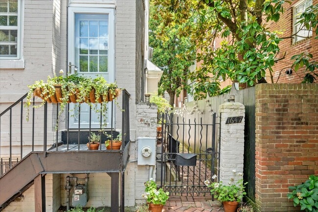 Foto del edificio - 1647 34th St NW