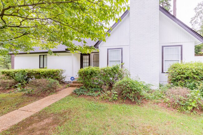 Building Photo - 8076 Farmington Blvd