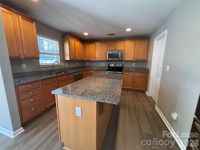 Building Photo - 169 Morning Sun Dr