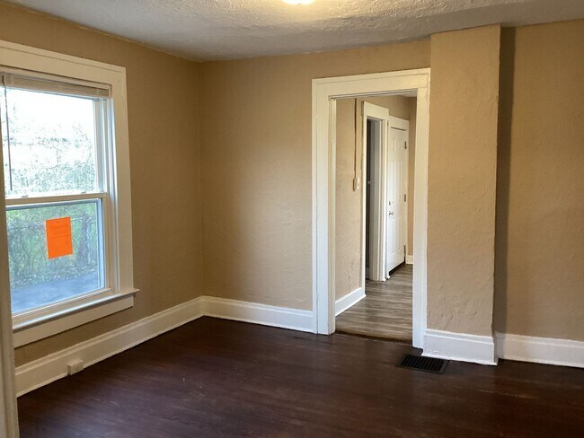Building Photo - 2240 Lakeview Ave 3BR/1BA (Dayton)