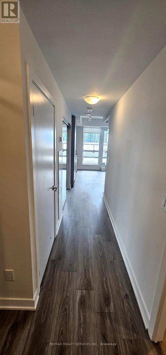 Photo du bâtiment - 430-1430 Square One Dr