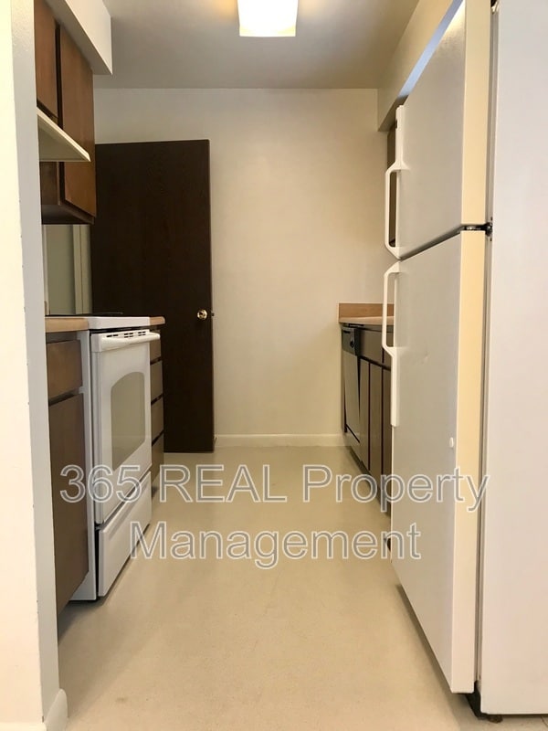 Building Photo - 2141 28th Ave Ct