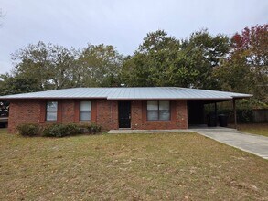 Building Photo - 660 SW Bird Ave