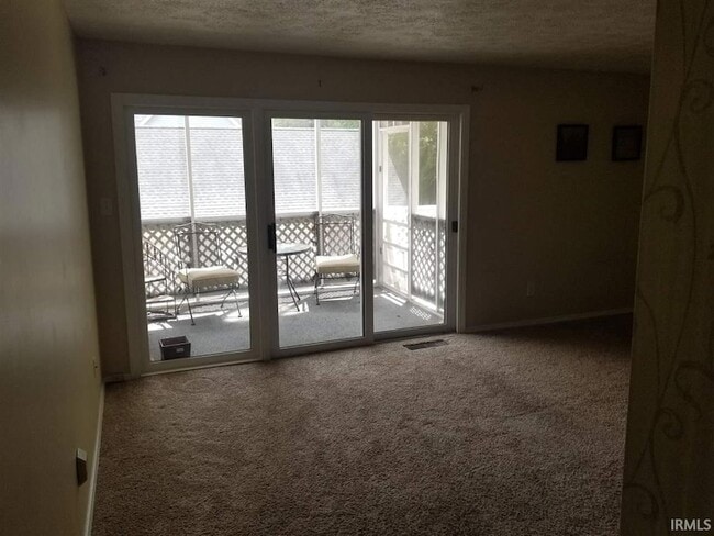 Foto del edificio - 1206 S College Mall Rd