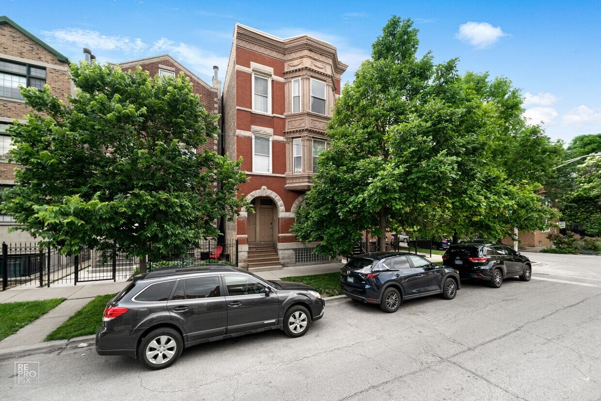 Spacious and Modern Wicker Park Duplex - Spacious and Modern Wicker Park Duplex