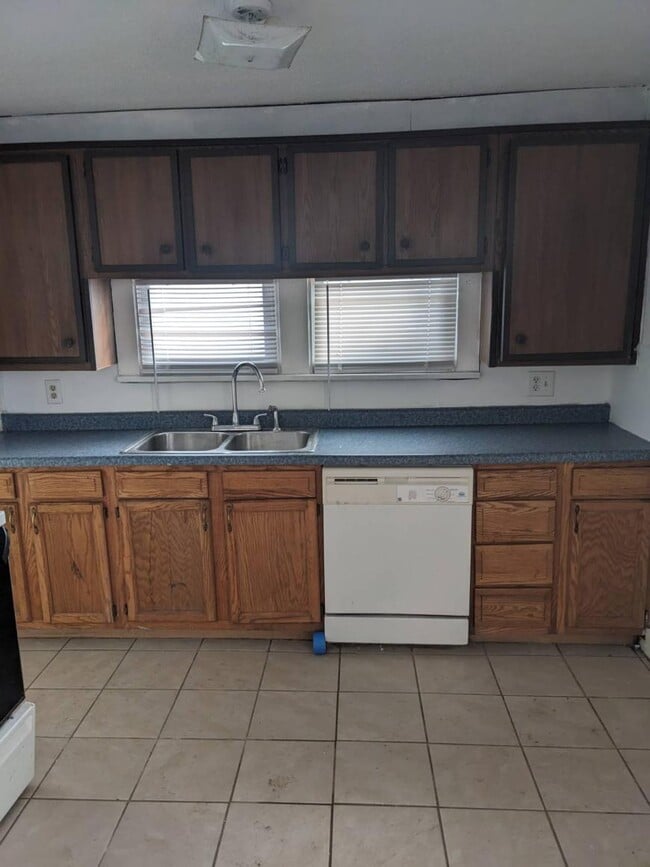 Building Photo - 2.0 bedroom in Muncie Indiana 47303