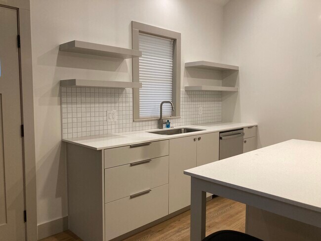 Foto del edificio - 304 W Johanna St