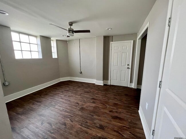 Photo - 418 E State St Apartment