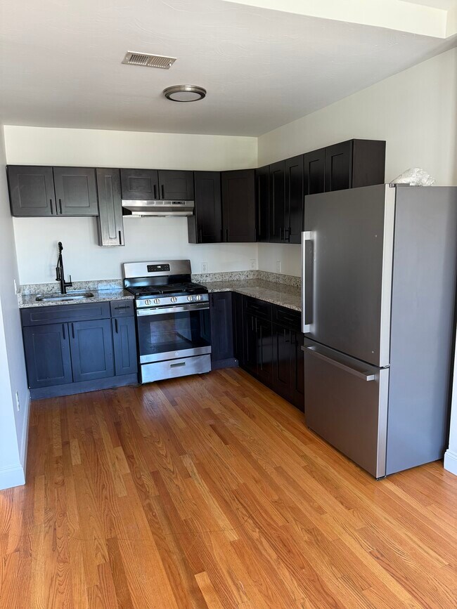 Kitchen - 1905 Columbus Ave