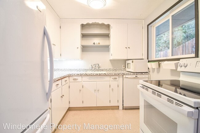 Building Photo - 2 br, 1 bath House - 20121 6th Pl NE