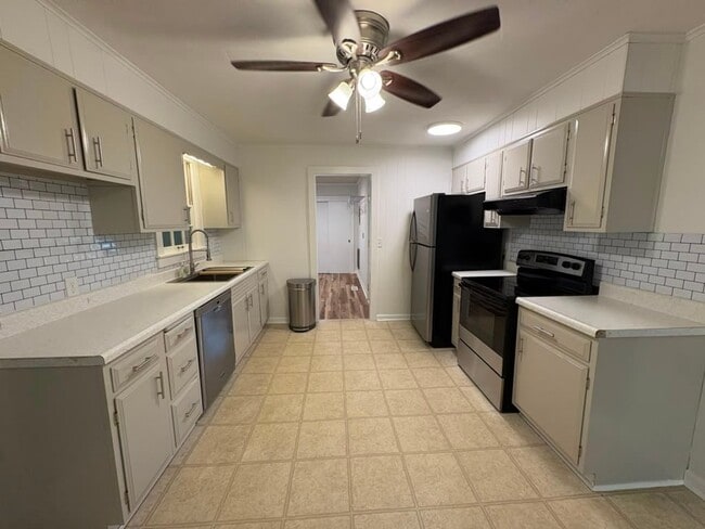 Building Photo - 1608 Glendale Dr
