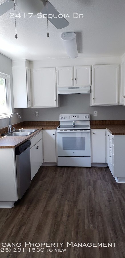 Building Photo - Move in Special! $500 off Decembers rent!