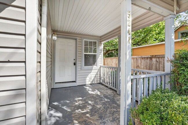 Foto del edificio - Great 2 story Townhome with Garage!