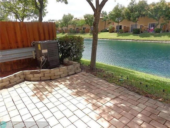 Foto del edificio - 4933 Tradewinds Ter