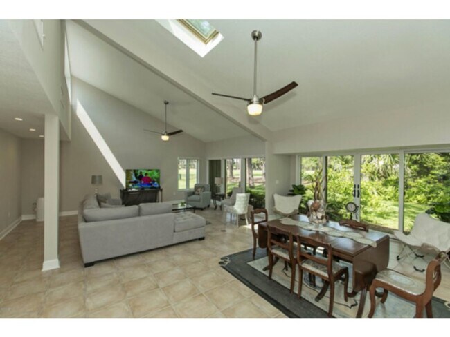 Foto del edificio - 9910 Sawgrass Dr E