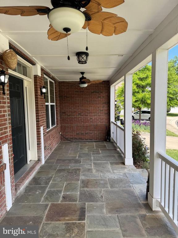 Foto del edificio - 24877 Myers Glen Pl