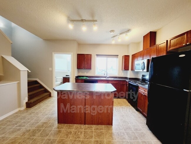 Building Photo - 3010-3033 33 Ave NW