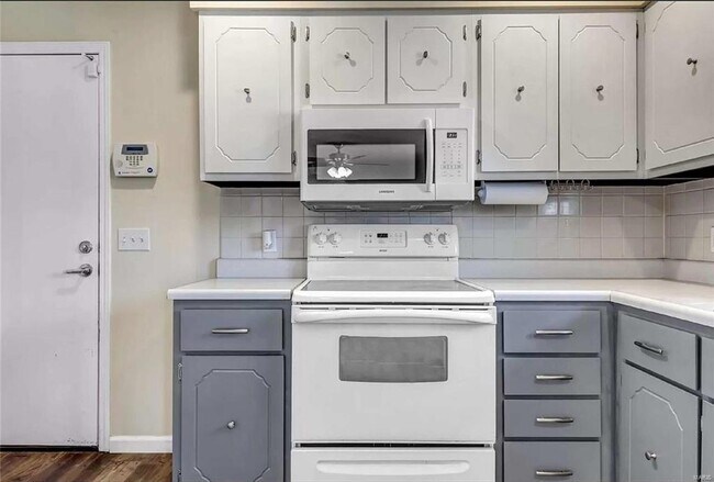 Foto del edificio - 1079 Crestwood Ln
