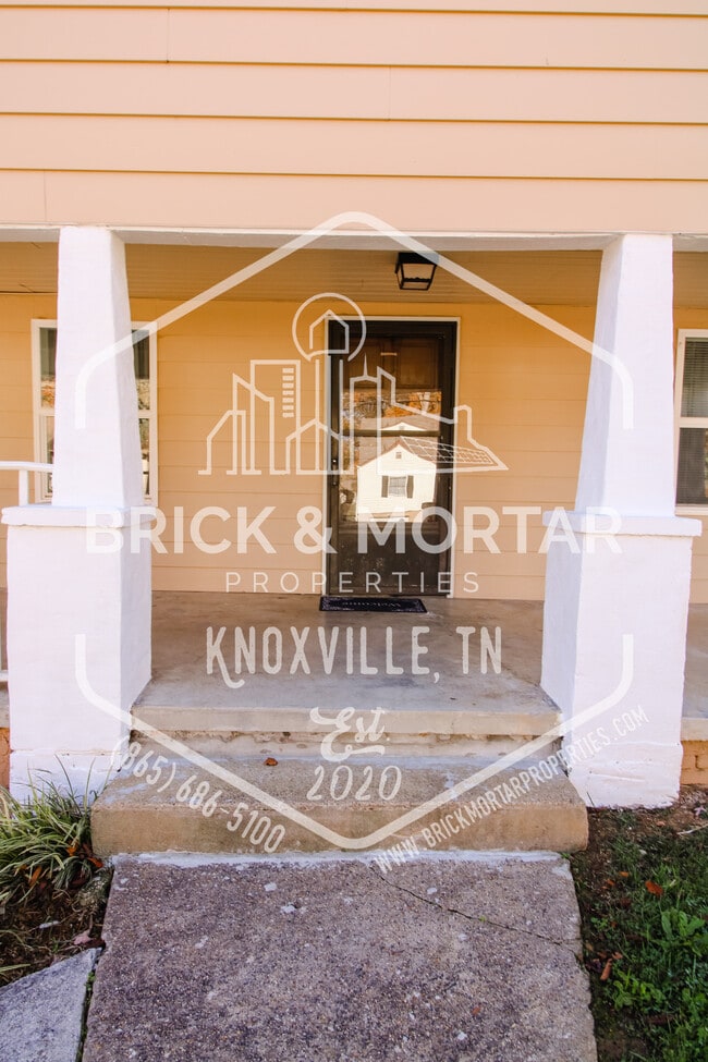Building Photo - 2222 Woodrow Dr