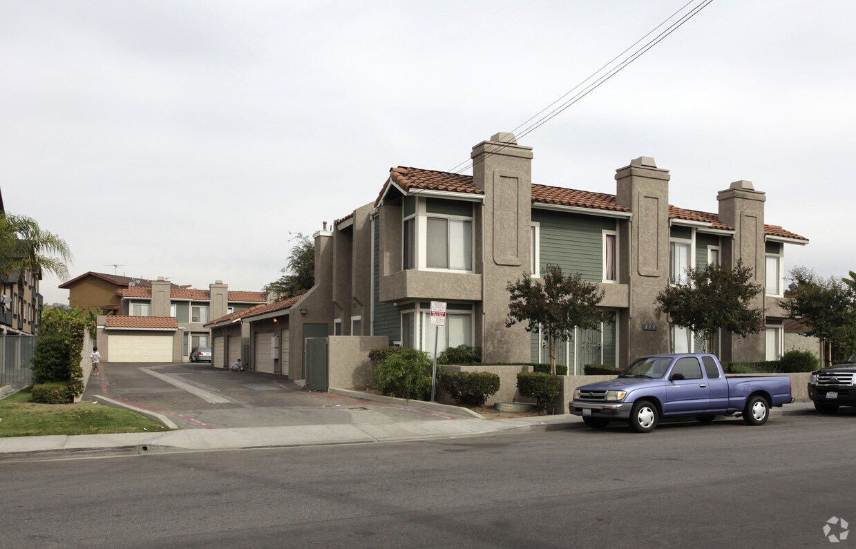 Primary Photo - 217 W Mountain View Ave