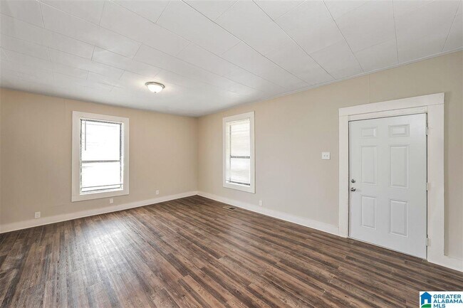 Building Photo - 204 Highland St E