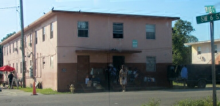 Foto principal - 324 SW 6th St