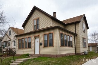 Building Photo - 1237 7th St E