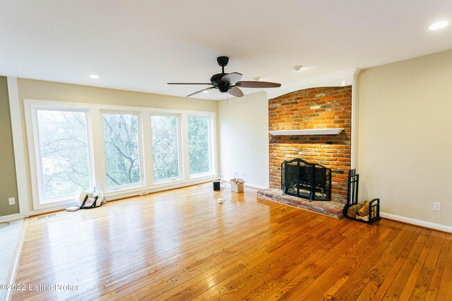 Building Photo - 2417 Ashwood Dr