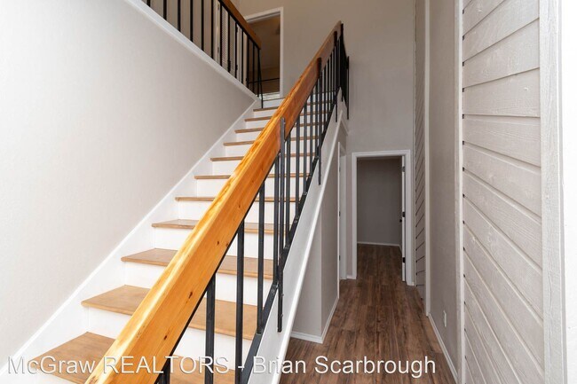 Building Photo - 2 br, 2 bath House - 2821 E 90th St #11