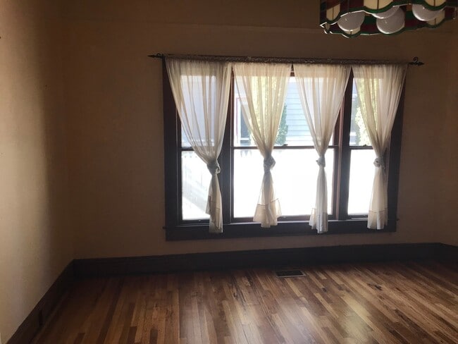 Building Photo - Lovely Historical Home