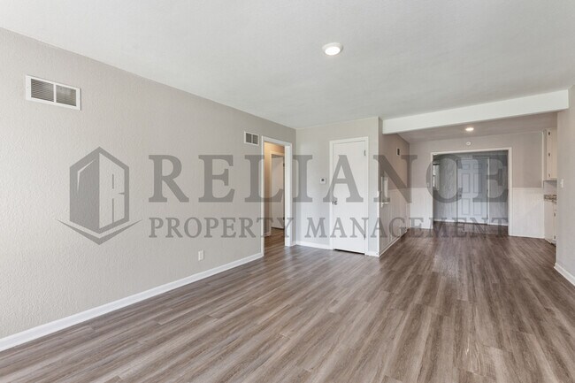 Building Photo - 1231 N Harding Ave