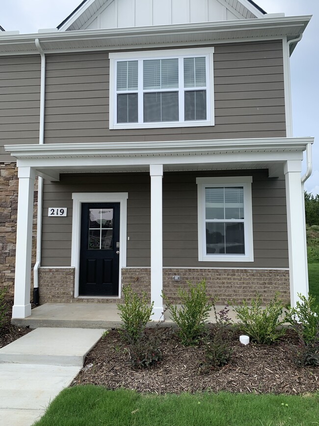 Building Photo - 219 Catherine Ln