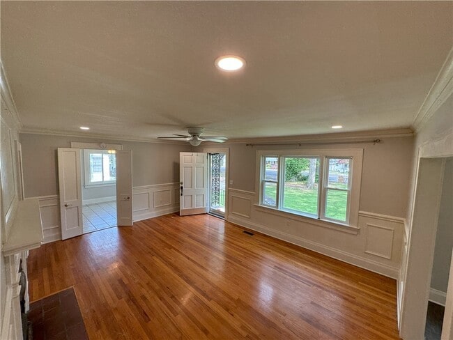 Foto del edificio - 212 Whitehall Rd