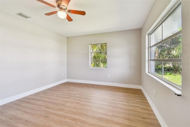 Building Photo - 951 Lantana Ave