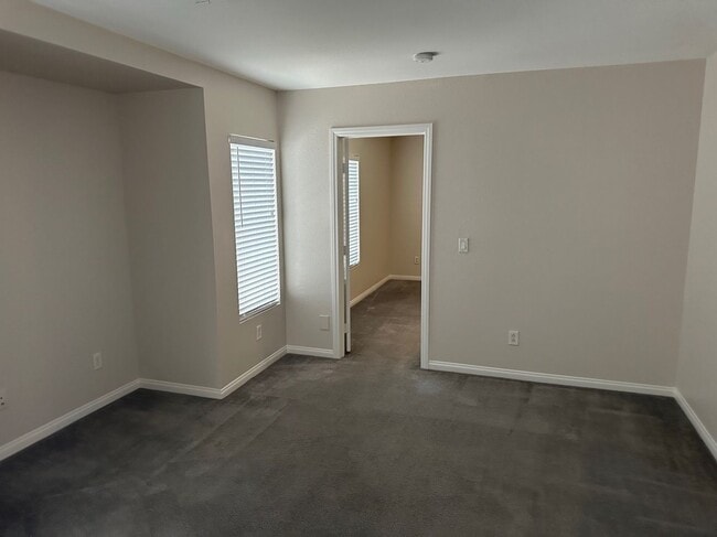 Building Photo - AVAILABLE NOW! Outstanding 3 Story Home!