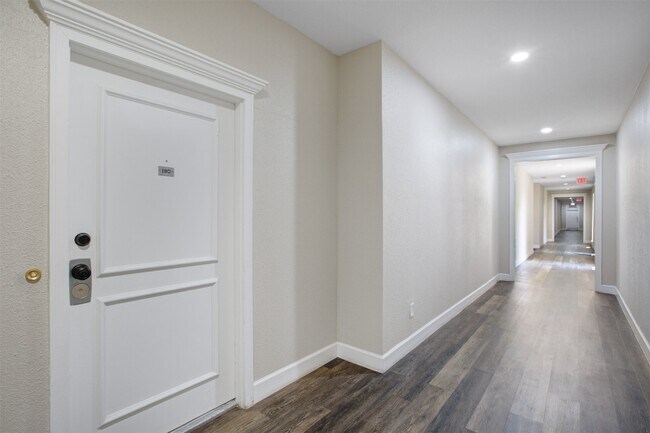 Foto del edificio - 2475 Underwood St
